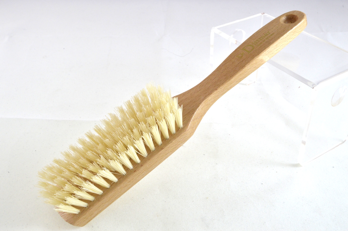 Artikel Bild: 5-reihige Frisierbürste mit weißen Borsten für empfindliches Haar